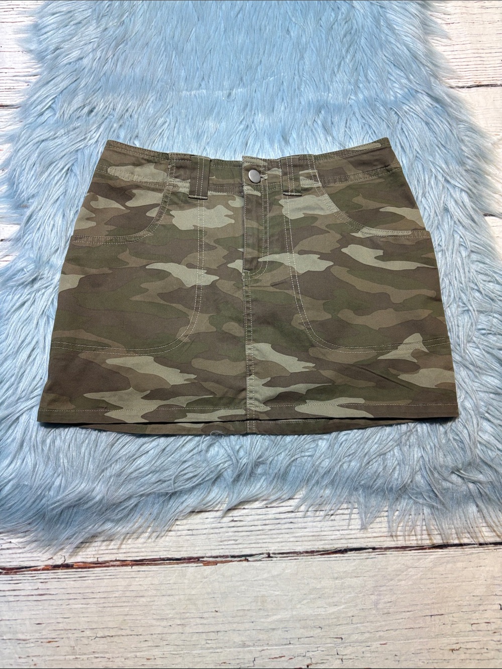 Abound Camo Mini Skirt in Olive and Khaki Sz 00